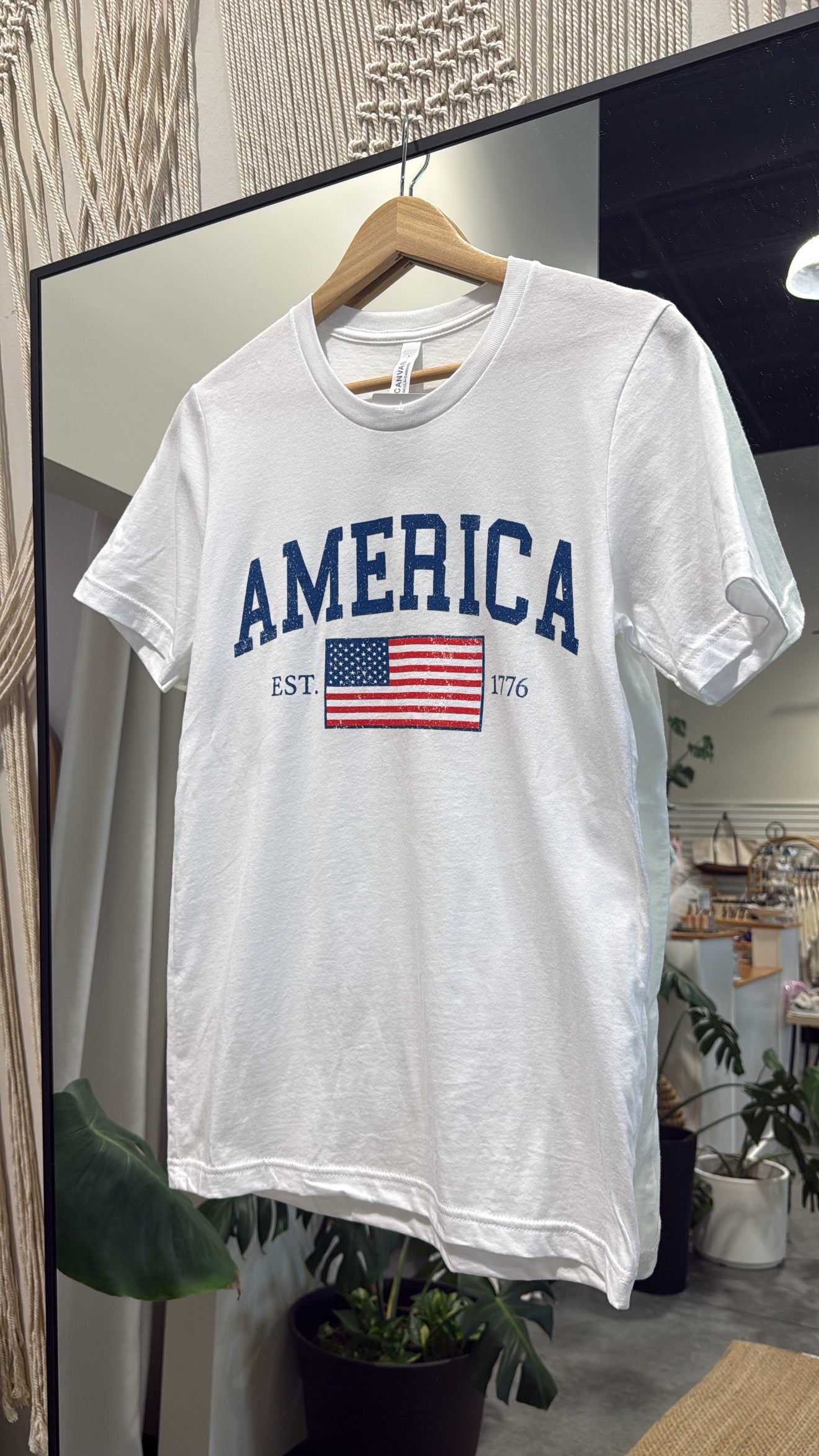 AMERICA Graphic T-Shirt